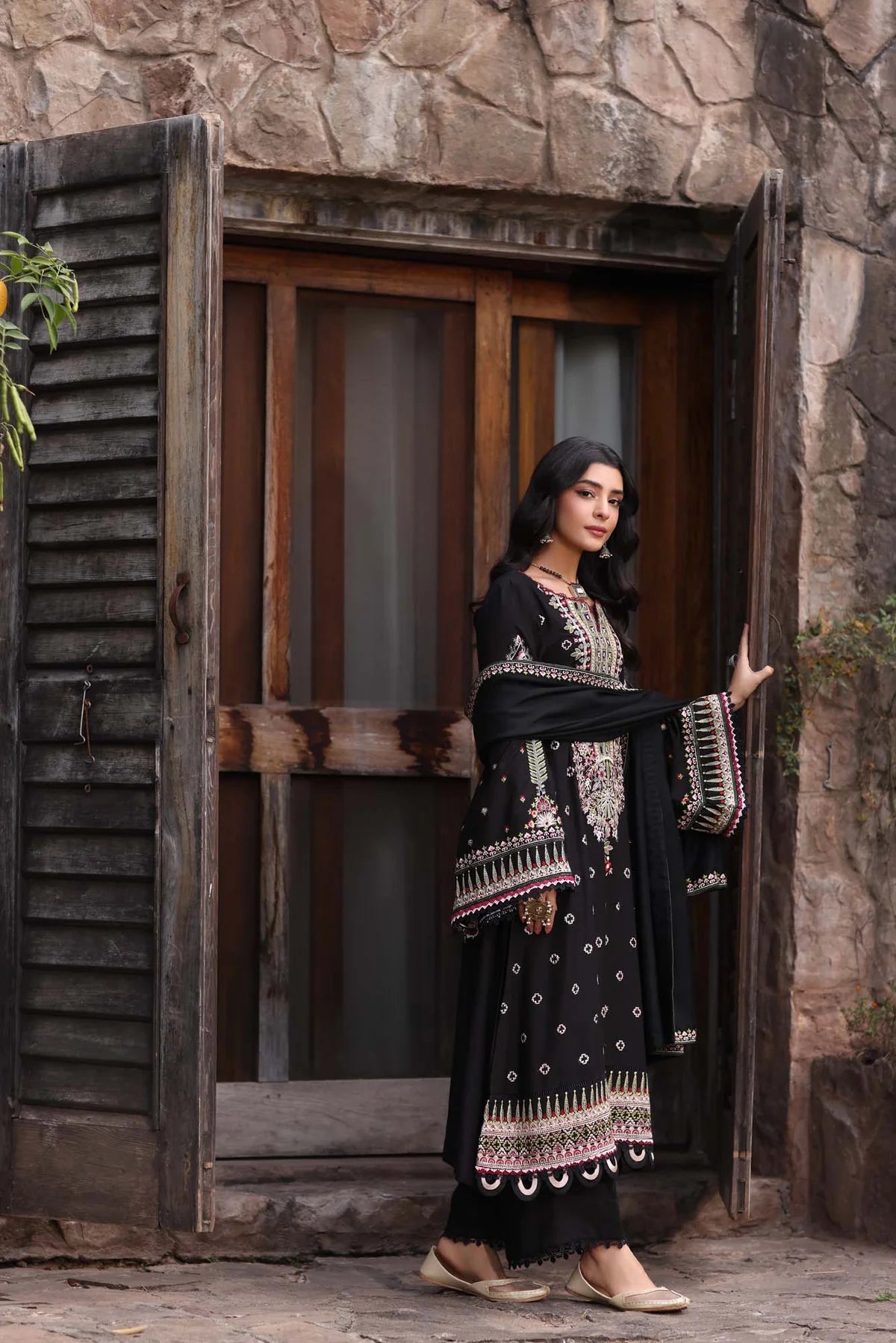 Noor by Saadia Asad -  Suzaankari Winter 24 -3PC - D5
