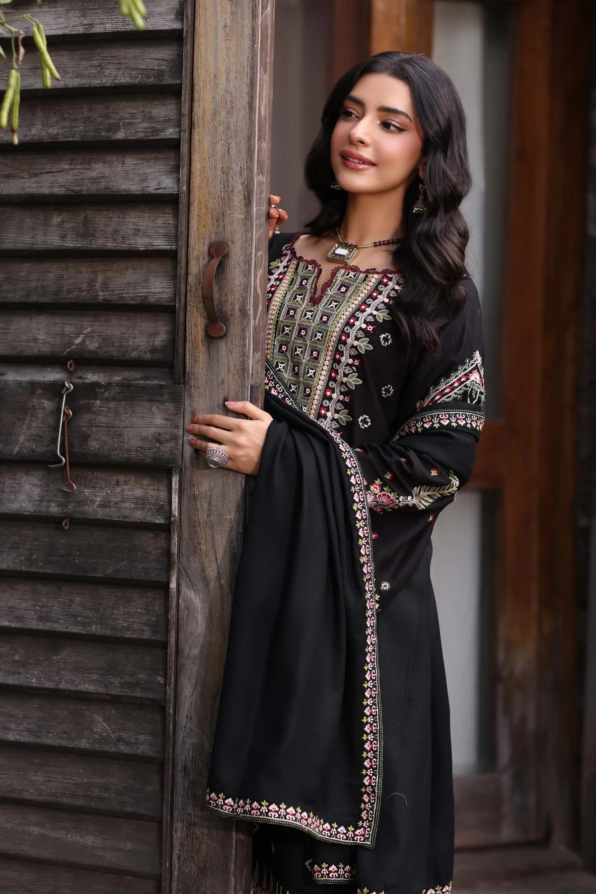 Noor by Saadia Asad - Suzaankari Winter 24 -3PC - D5