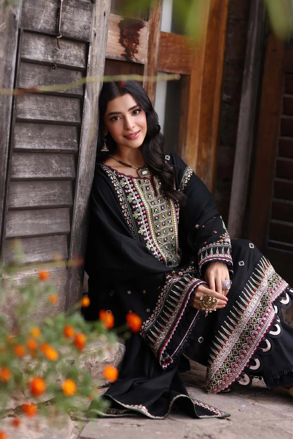 Noor by Saadia Asad - Suzaankari Winter 24 -3PC - D5