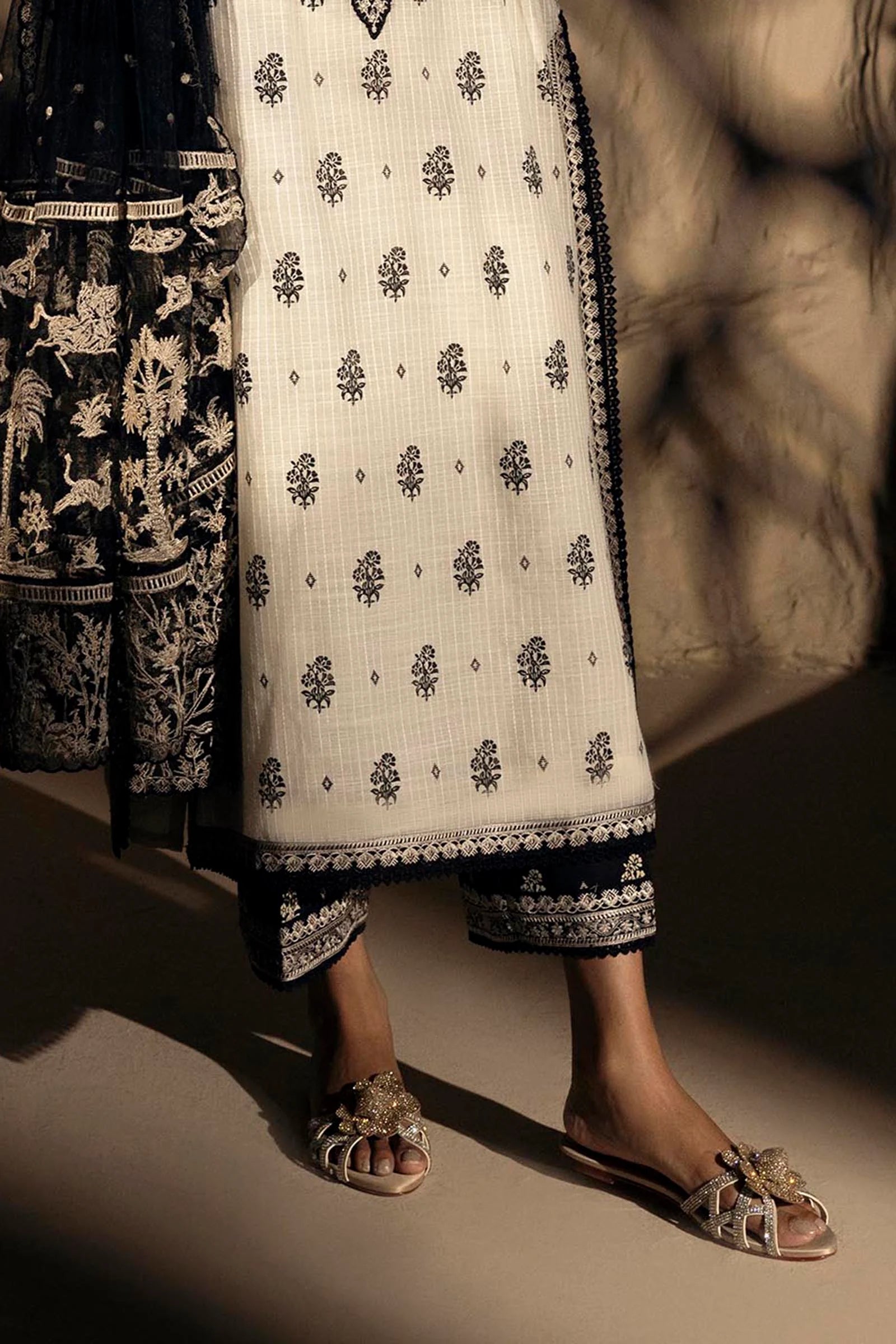 Sana Safinaz - Monochrome Collection - 3 Pc -SS24TSGE210